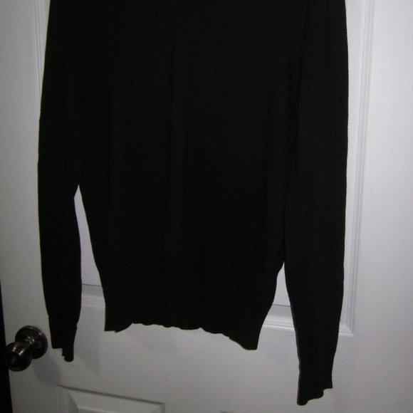 Black Sweater - Picture 5 of 5